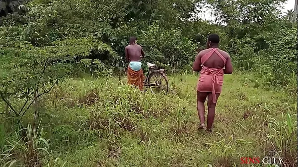 OKONKWO GAVE THE VILLAGE SLAY QUEEN A LIFT WITH HIS BICYCLE, FUCKED HER OUTDOOR